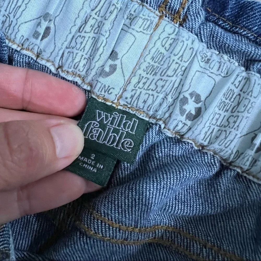 Wild Fable Paperbag Waist Raw Hem Jeans Woman’s size 2